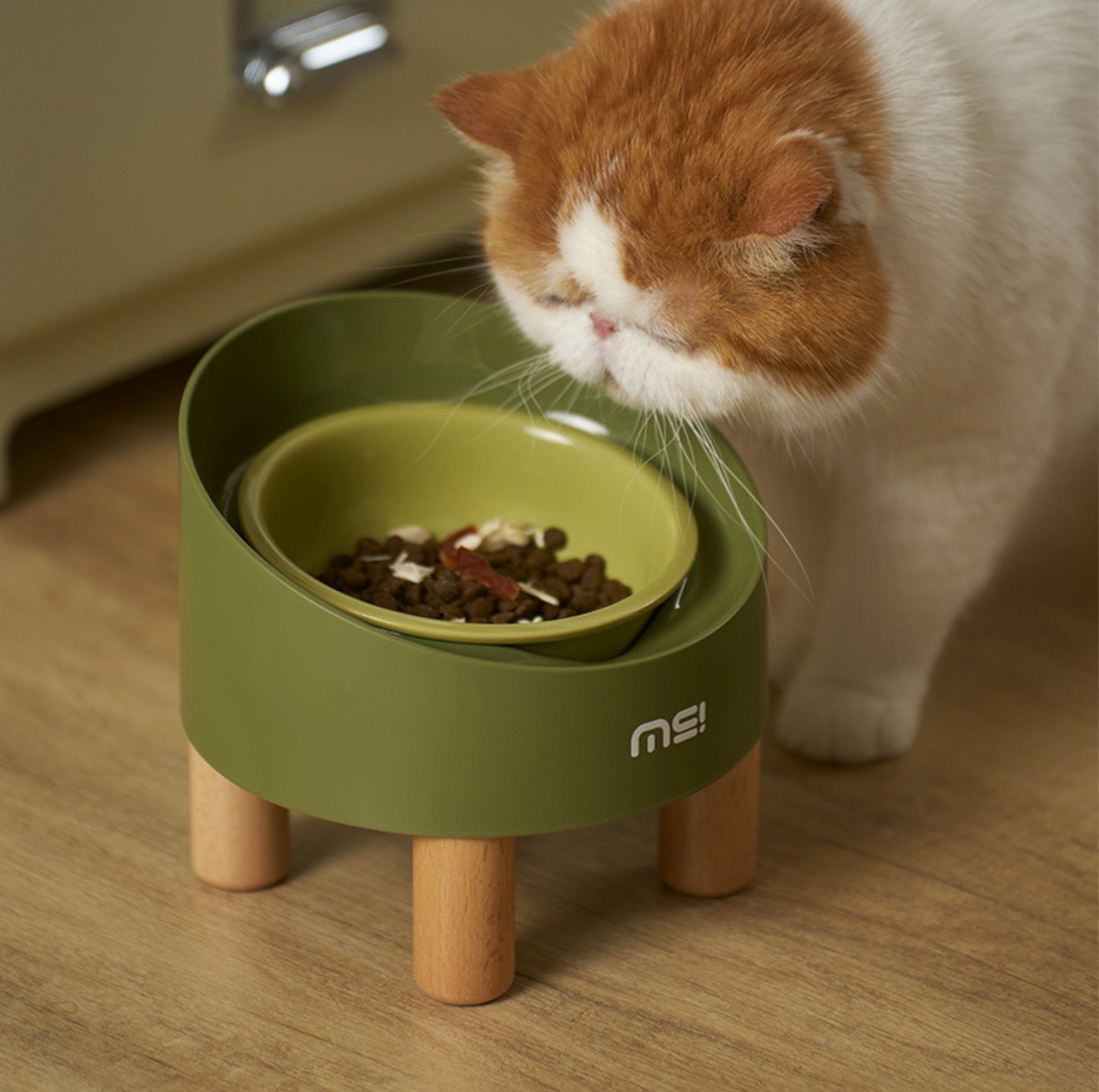 Makesure Rolls Elevated Ceramic Pet Bowl with Wooden Stand